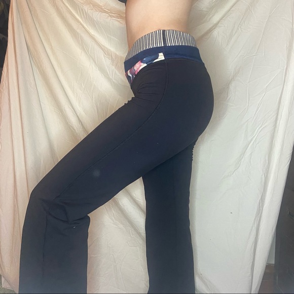 Lululemon flare yoga pants - Picture 3 of 7